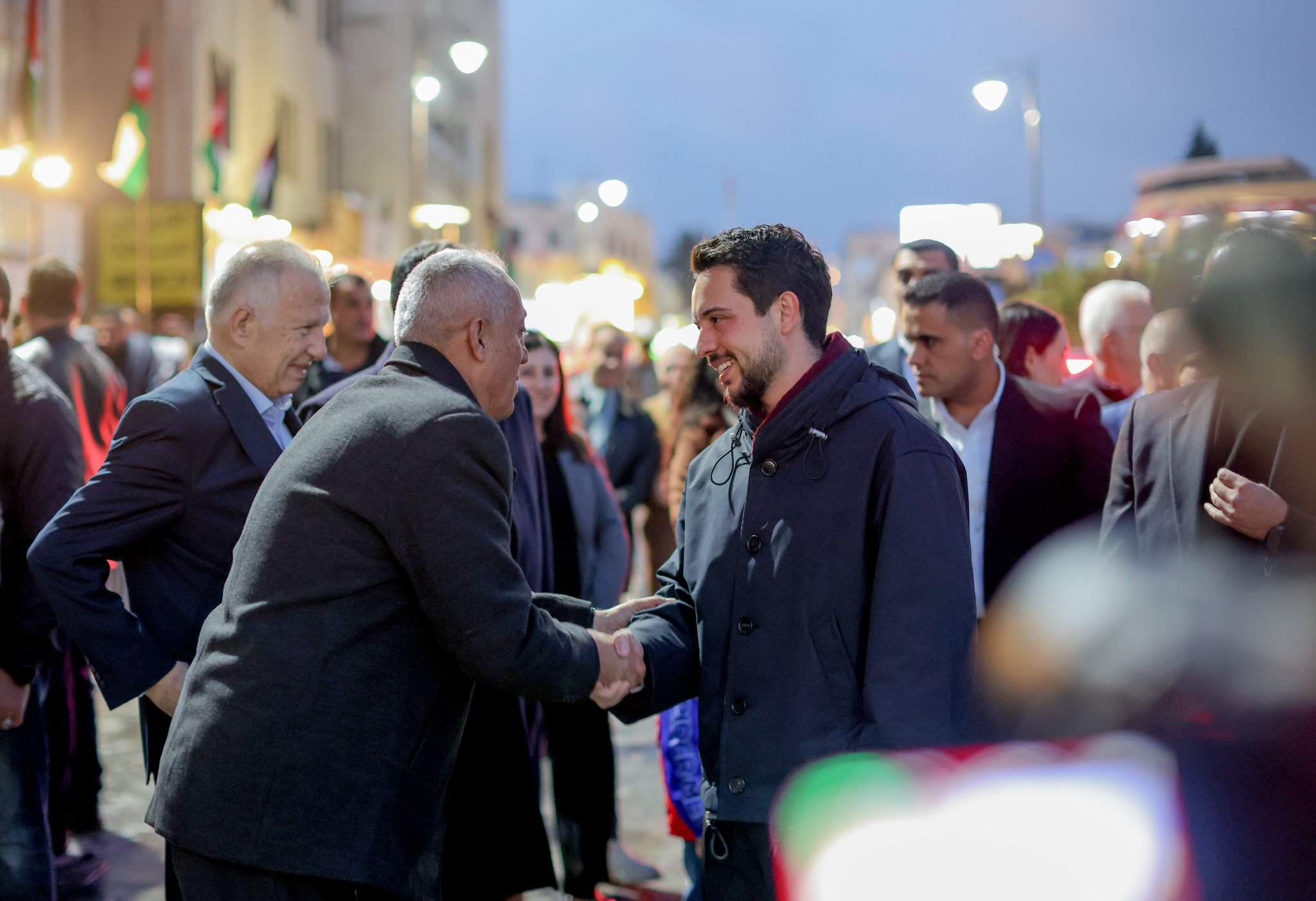 عاجل - ولي العهد يهنئ أبناء الطوائف المسيحية بقرب حلول عيد الميلاد - ولي العهد يؤكد أن الأردن نموذج يحتذى به في التآخي والتسامح متمنيا أن يعود العام الجديد بالخير على الأردن وأهله 