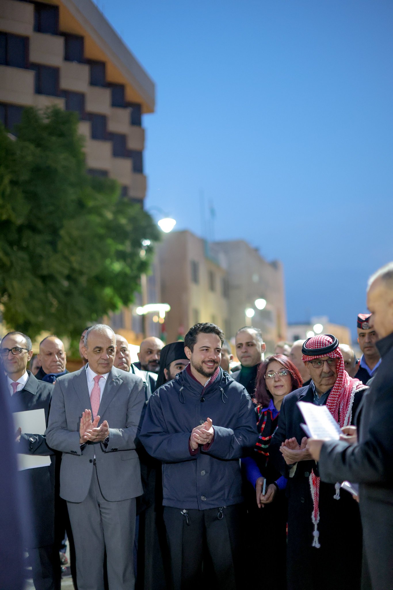 ولي العهد: الأردن نموذج يحتذى به في التآخي والتسامح، متمنيا أن يعود العام الجديد بالخير على الأردن وأهله. #الأردن 