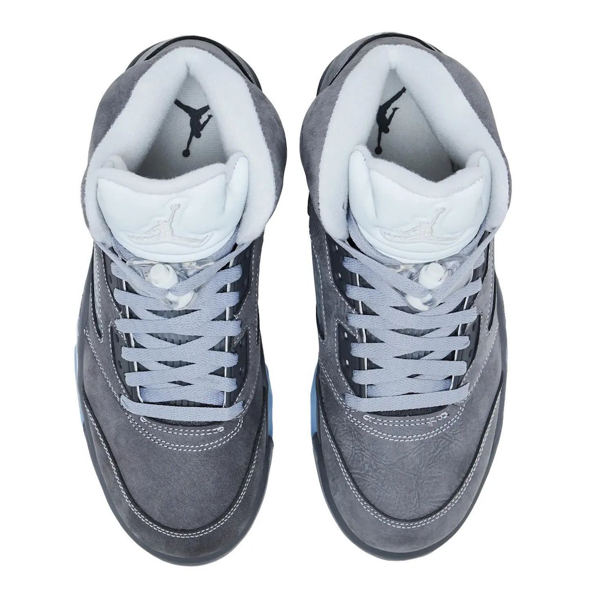 JustFreshKicks's tweet image. The Air Jordan 5 "Wolf Grey" is set to return February 28th 🐺 

Details: bit.ly/4lvVM18
