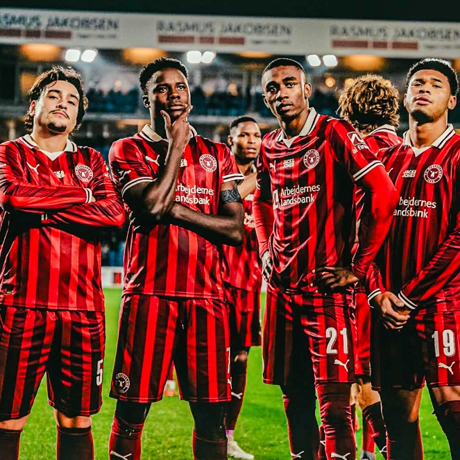 eurofootcom's tweet photo. 🔴⚫️ FC Midtjylland manager Mike Tullberg talks about the humble culture at the Danish club... 🧠🔝

"I like what Midtjylland stands for; having its feet planted firmly on the ground... if you are part of our daily lives, you can feel that people are down to earth, and you don't feel like you are the most important person in the world just because you are a football player or football coach." 

"I really like that about this club – the whole setup, that you eat with the others out in the club, and that we are not isolated from, for example, the academy players. People don't go around thinking that they, excuse my language, are so damn important all the time."

"I have landed in a really good place, and I hope that I will be allowed to be here for a really long time."