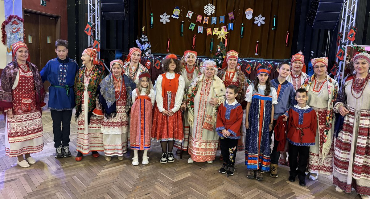 RusskieHu's tweet photo. В Будапеште прошли первые елки, огромное количество детей собралось на елку фонда "Алфавит"
https://t.co/I1QsZQ1qs6
#Будапешт #Венгрия #Алфавит #ДедМороз #Снегурочка #елка https://t.co/6AB8ztfgZt