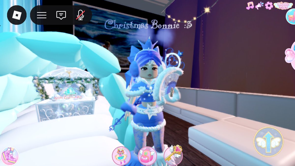 Alexandriatheh2's tweet photo. @RoyaleHighValks Chest location beach house the  soft theater relaxing chairs and beds https://t.co/9fYes2VfUC