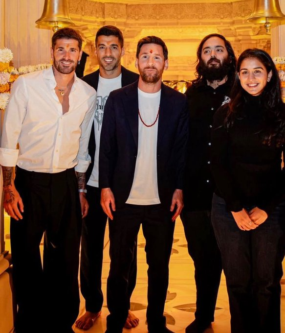 من زيارة ميسي وسواريز ودي بول إلي الهند 