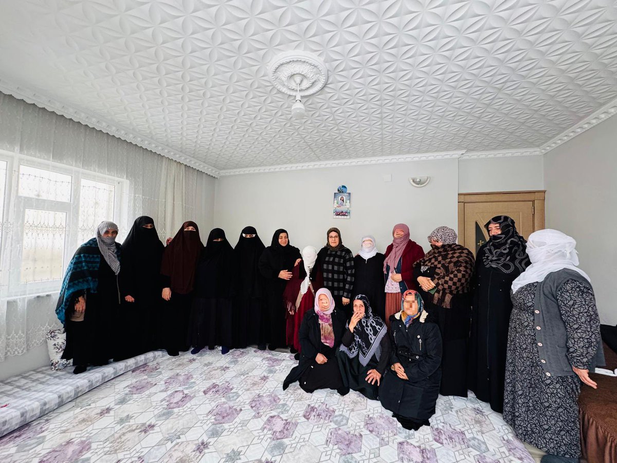 CldrnAkkadinlar's tweet photo. 📍Beyazıt  Mahalesi 
İlçe Kadın Kolları Başkanımız Filiz Çınarbay’ın Başkanlığında Mahale başkanımızın ev sahipliğinde Beyazıt mahalemizde ev toplantımızı gerçekleştirdik @AKKADINGM @tugbaisikercan @zerrin_arslan @MunevverErtus @zerrin_alpaslan @akkadinvann https://t.co/L9M9Kxyuti