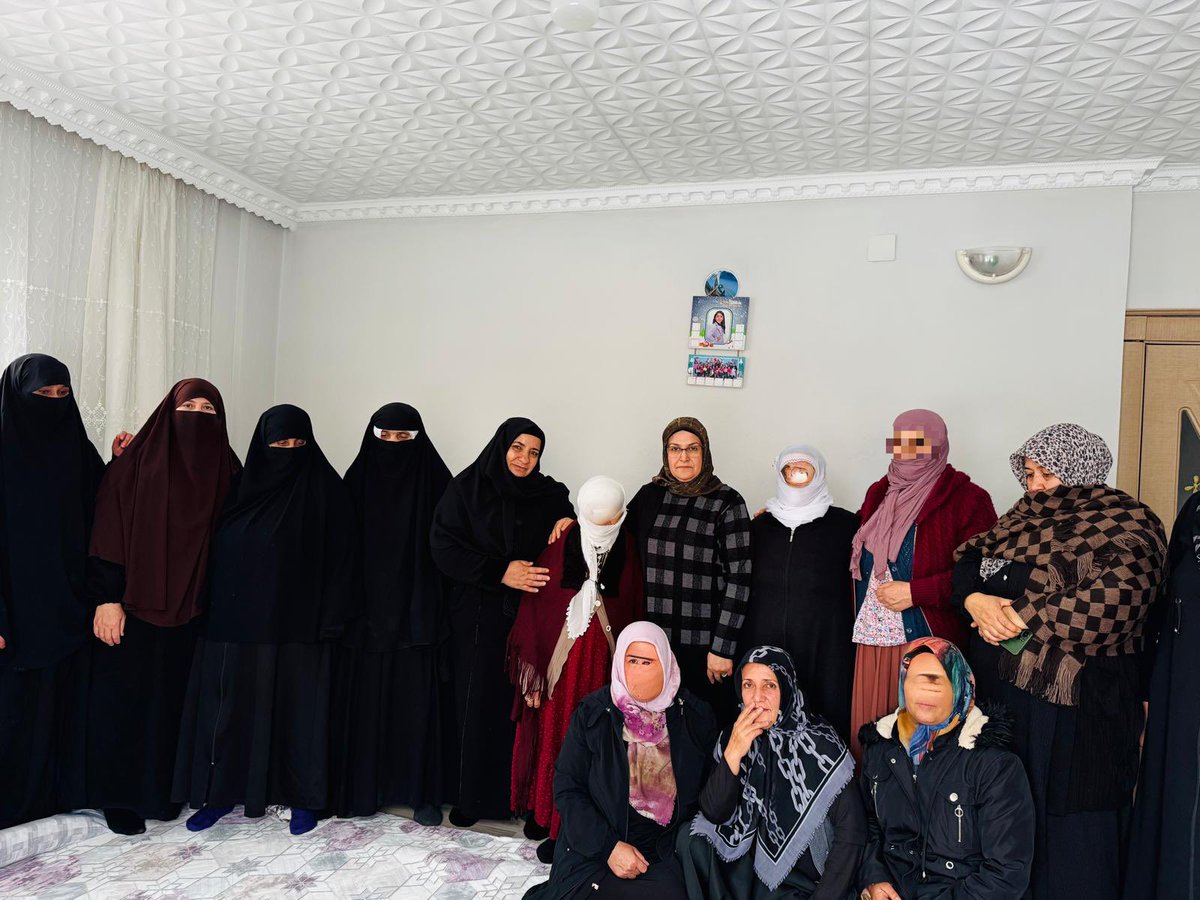 CldrnAkkadinlar's tweet photo. 📍Beyazıt  Mahalesi 
İlçe Kadın Kolları Başkanımız Filiz Çınarbay’ın Başkanlığında Mahale başkanımızın ev sahipliğinde Beyazıt mahalemizde ev toplantımızı gerçekleştirdik @AKKADINGM @tugbaisikercan @zerrin_arslan @MunevverErtus @zerrin_alpaslan @akkadinvann https://t.co/L9M9Kxyuti