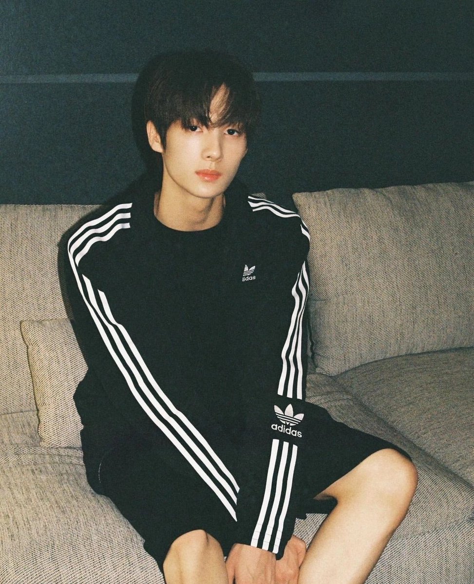 i0twssof's tweet image. Llegó el inicio del #𝔖ümmǝr·𖤓𝔗our y yo ahorré para este momento, así que bye bye mi gente latino. Yo ya me voy ready to #𝔚𝕒rm𝔘pꕨ𝚠𝔇em𝕚 y disfrutar de toda la noche siendo un fan como nadie nunca me ha visto, es que es #𝔇𝕖miꕀ𝔏𝕚ve! Es lo mejor.

★ 痛─み 🐠 #𝐡ā𝕜u !