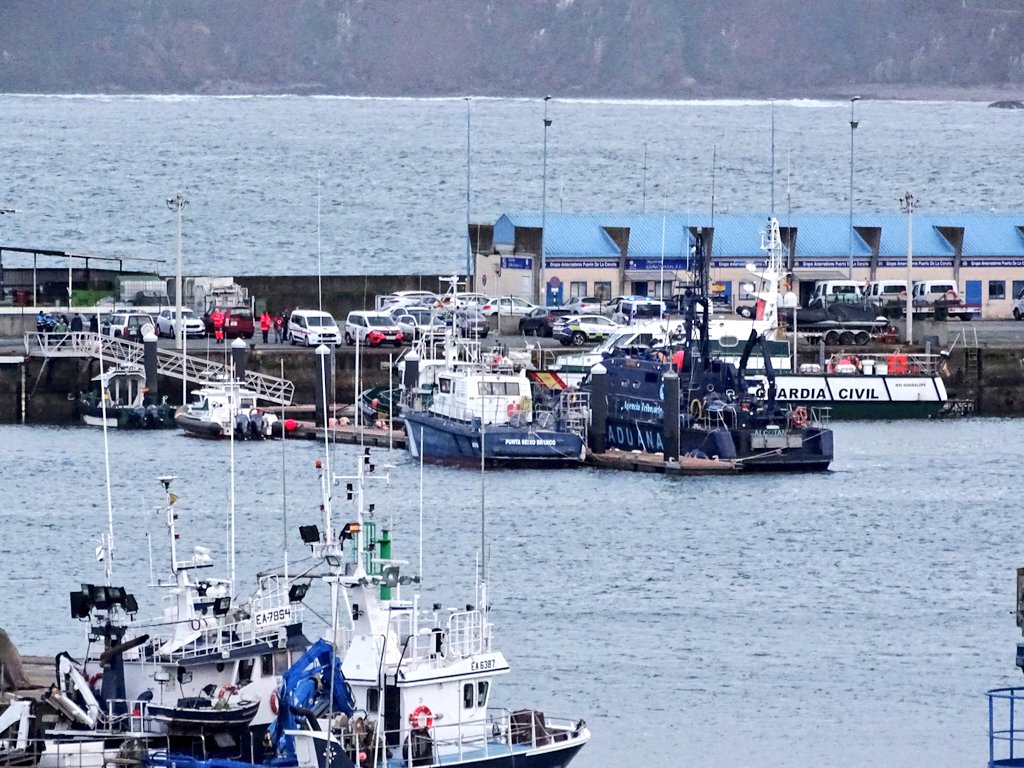 #Coruña - Localizado sin vida el pescador 🎣 que estaba desaparecido desde ayer. 

Su cuerpo fue localizado en el mar 🌊 a la altura de las Esclavas y posteriormente trasladado por la  embarcación de la Guardia Civil a Oza.

DEP 🕯️