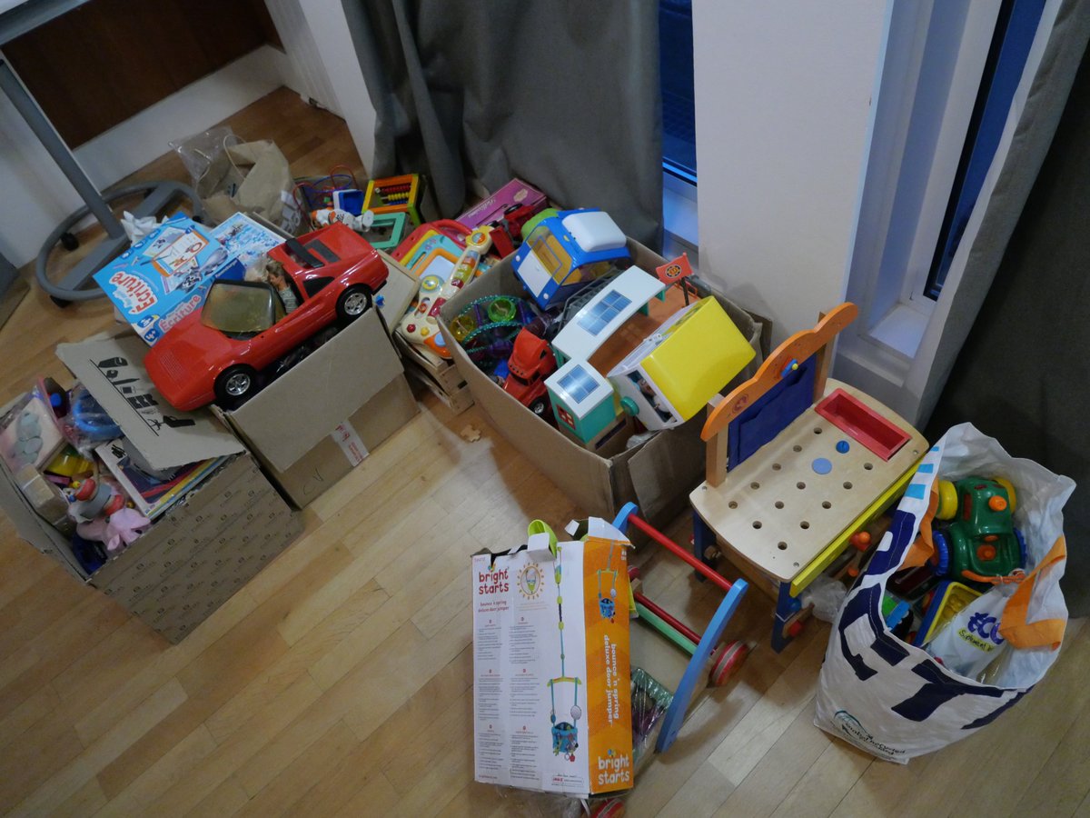 Les membres du Conseil Municipal d'Enfants #CME ont remis les #jouets 🎁collectés dans les écoles de la Ville à 3 associations caritatives et humanitaires. Une belle collecte afin que Noël soit une fête pour un maximum d'enfants🎄