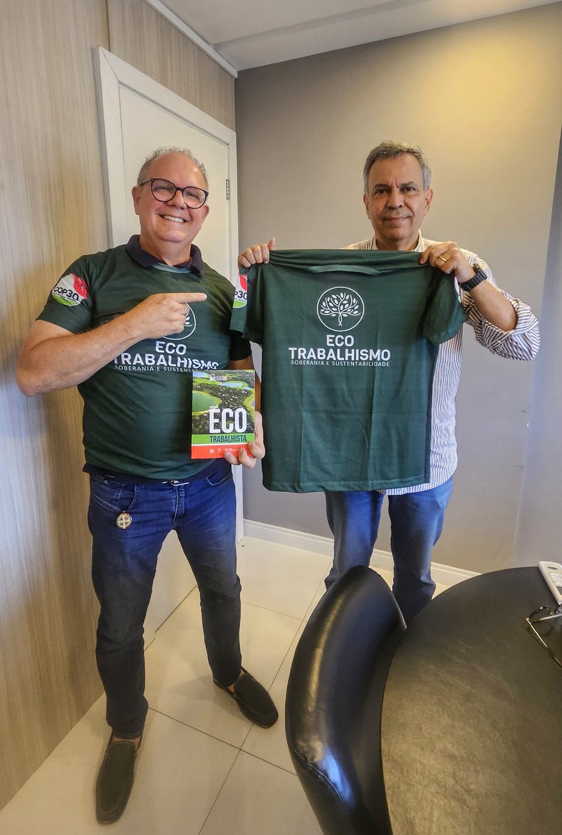 Recebi hoje a visita do amigo Hari Brist, presidente do movimento EcOtrabalhista do #PDT da Bahia. Nosso partido vai fortalecer cada vez mais a luta em defesa da natureza, contra a poluição e deterioração do meio ambiente e em favor de um programa nacional de descontaminação.