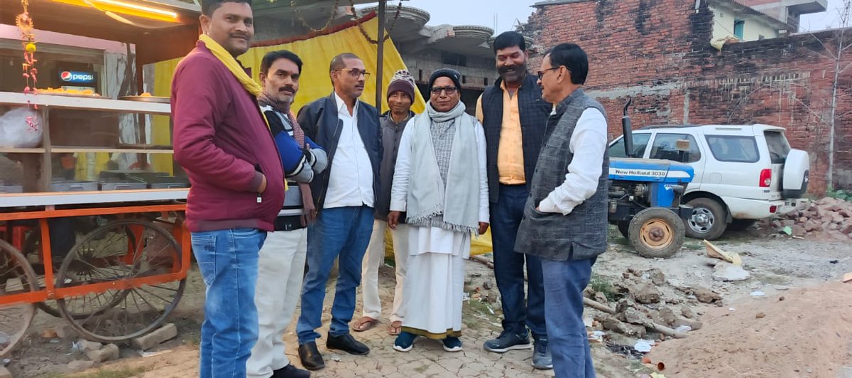 RLD7231's tweet photo. #सोनभद्र

 जनपद की पहचान स्वतंत्रता सेनानी श्रद्धेय स्व० राम मनोहर सिंह जी के स्मृति स्थल पर पुष्पांजलि अर्पित करने के साथ ही क्षेत्रीय भ्रमण में स्थानीय लोगों से चर्चा .... 

#राष्ट्रीय_लोक_दल_सोनभद्र

@jayantrld
@Office_ChJayant 
@AnilKumarMZN 
@AnilDubeyRLD
@PtAnupammishra https://t.co/skd0ae1aLj