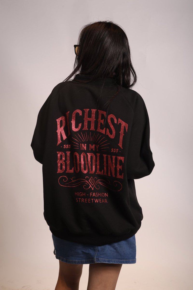 mystylemyaura's tweet image. “Richest in my Bloodline”
A reminder you carry. A standard you set.
Black anchors. Red comes alive. 🔴🖤

#MSMA #mystylemyaura #fashion #glitterprint #streetwear