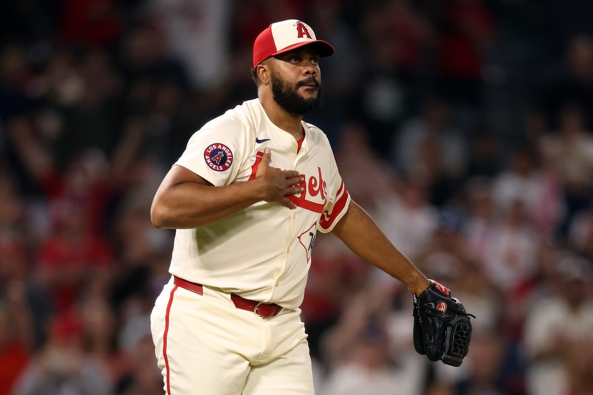 Kenley Jansen is 3 saves away from being top 3 all-time in saves and 24 saves away from 500!
Do you think he's a lock for the Hall of Fame?