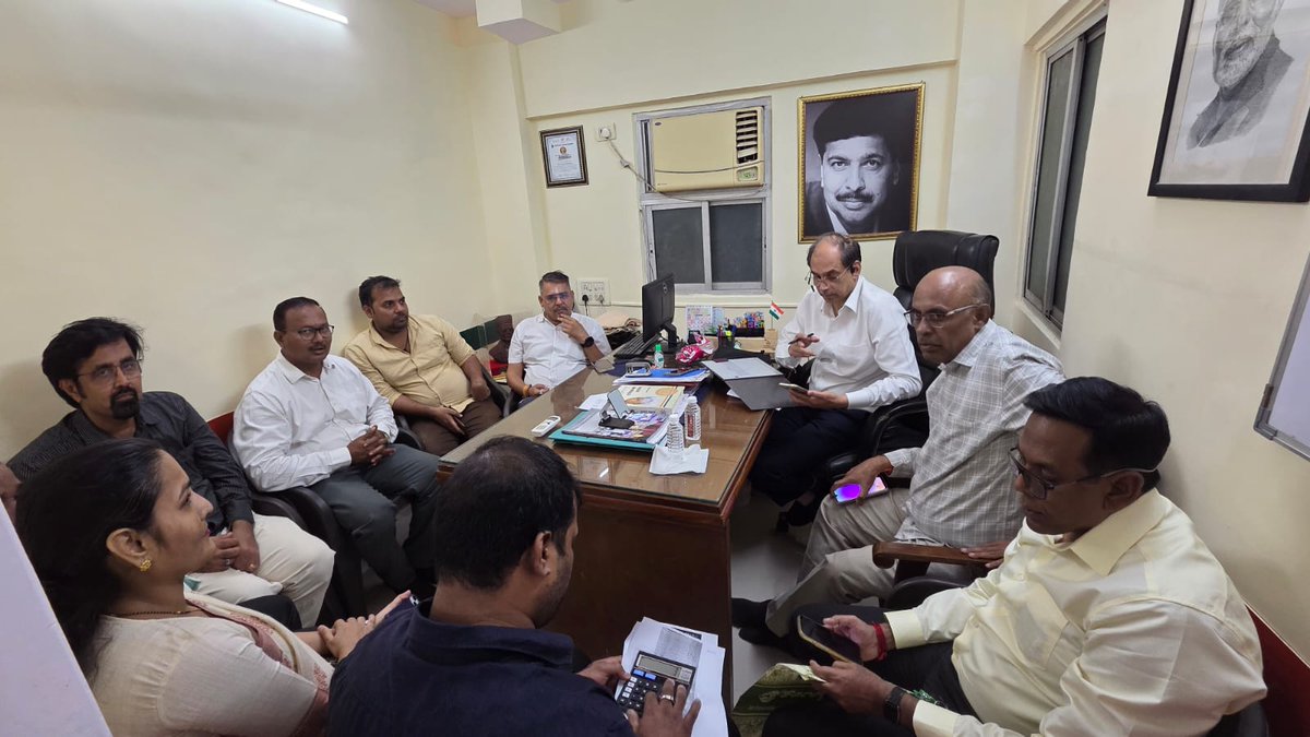 parag_alavani's tweet photo. आगामी मुंबई महानगरपालिका निवडणुक पूर्वतयारीच्या अनुषंगाने जिल्हा कार्यालयात वॉर्ड क्र. ८३ ची बैठक पार पडली.
या बैठकीत वॉर्डचा संघटनात्मक आढावा घेऊन निवडणूक नियोजनावर सविस्तर चर्चा करण्यात आली.
#MumbaiMunicipalElection #BMC #Ward83 #ElectionPlanning #BJPMumbai
#BJPOrganization #BoothManagement
#GrassrootStrength #TeamBJP