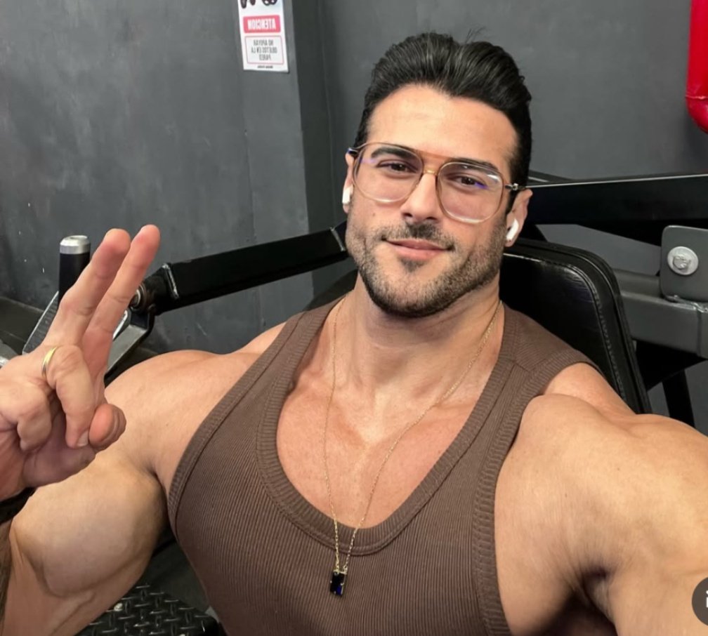 Another quick post of faces that don't match the bodies with Yg0402ibbpro , michelsteuart