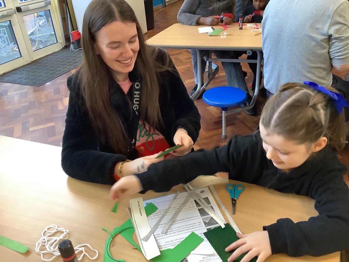 AbbeyPrimary's tweet image. #DT #Y1… we are so grateful to have our parents join us for the DT workshop last week where we made Christmas decorations. #weaving