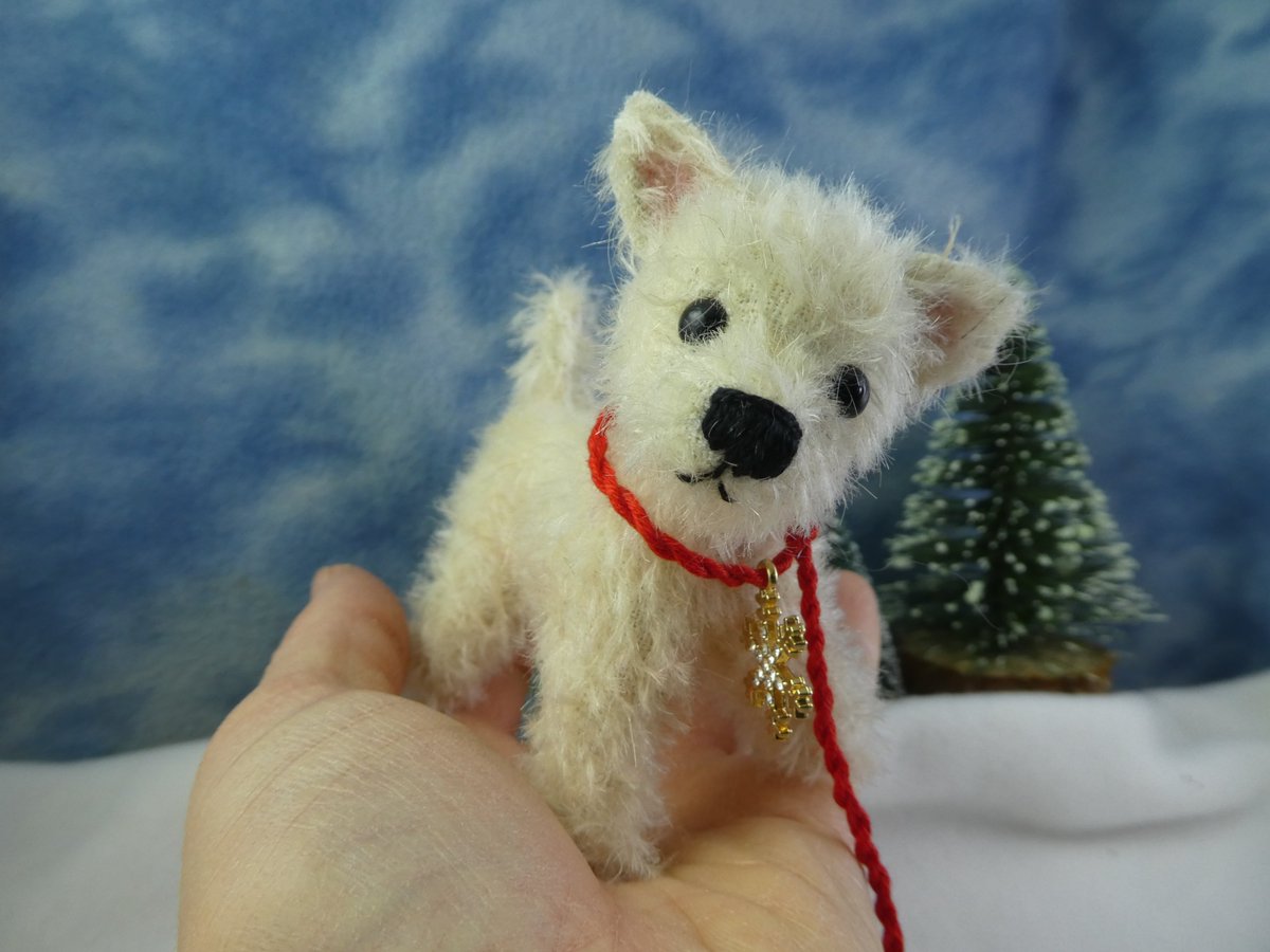 TheWordOfErynn's tweet photo. Tiny little #BramberBears Westie Dog looking for her home, she's all cosy in her red fleece jacket ready for winter walks! #ArtistBear #OOAK #ShopSmall ❤
https://t.co/8hCGU3tMq7 https://t.co/zsrYhIKNd5