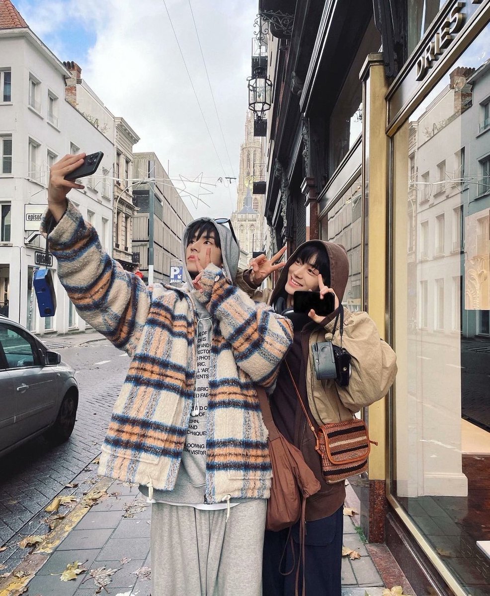 i0twssof's tweet image. 𝙰compañado de mi 𝕣eal, les vengo a mostrar la salida entre omeguitas 🐰☆ que tuvimos, porque después de tanto estrés pre-navideño, nos vemos en la necesidad de escapar ⋆౨ৎ˚⟡˖ ࣪ y fingir demencia apenas nos manden invitaciones para salir! 

#𝚑𝕚ro͞no’s 𓈒𓈒𓈒 𝄞 ٭ 𝑐l𝕚ché !