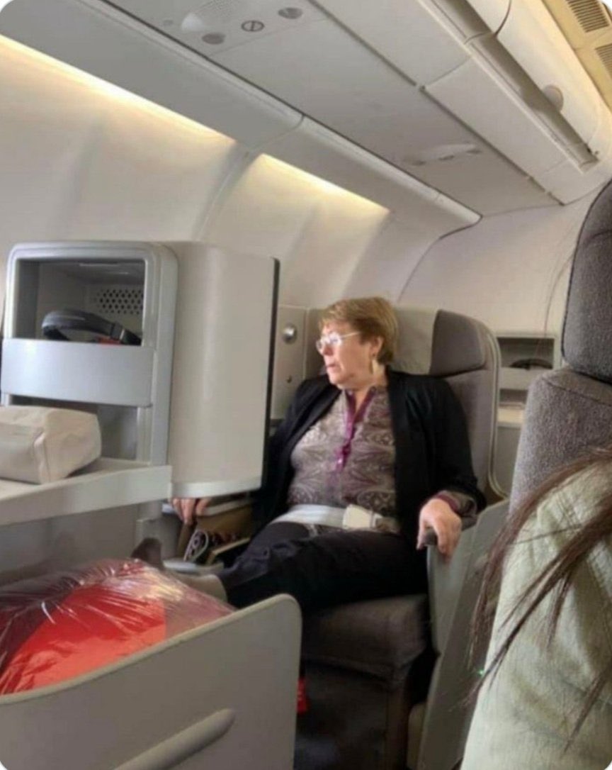DavidHeller_'s tweet image. El presidente electo José Antonio Kast viajó para Argentina en clase turista. Mientras tanto, la izquierda que finge ser del pueblo siempre ha viajado en first class.