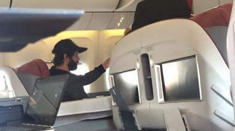 DavidHeller_'s tweet image. El presidente electo José Antonio Kast viajó para Argentina en clase turista. Mientras tanto, la izquierda que finge ser del pueblo siempre ha viajado en first class.