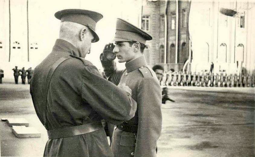 Persian_picture's tweet image. این تصویر رو واقعاً از پدر و پسر دوست داشتم.