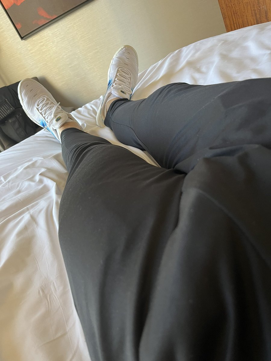 versatile6666's tweet photo. Atlanta waiting for my date 😈 https://t.co/TlpHdoTo2a