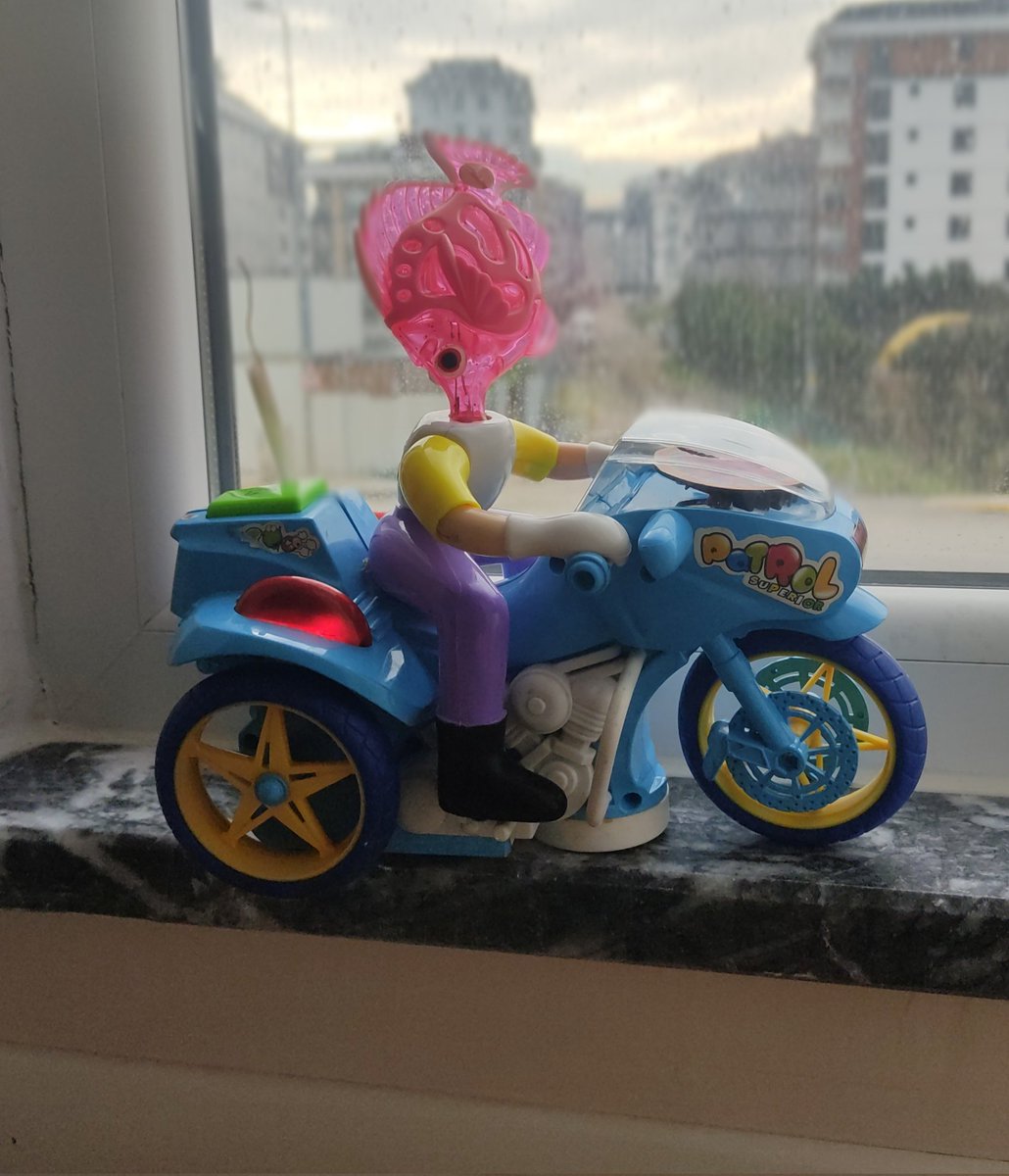 Sanatsal bir çalışma diyebiliriz :)
• 2 yaş •