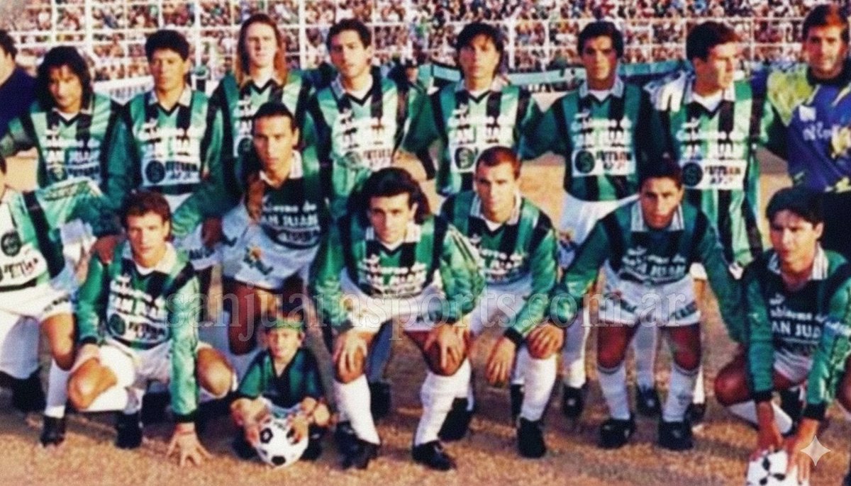 DesdeElInteri0r's tweet photo. Finalmente, San Martín de San Juan descendió en su debut en la Segunda División 1991/92 y volvió tras consagrarse campeón del último Torneo del Interior en la 94/95.🖤💚 https://t.co/WOrWZLZgd0