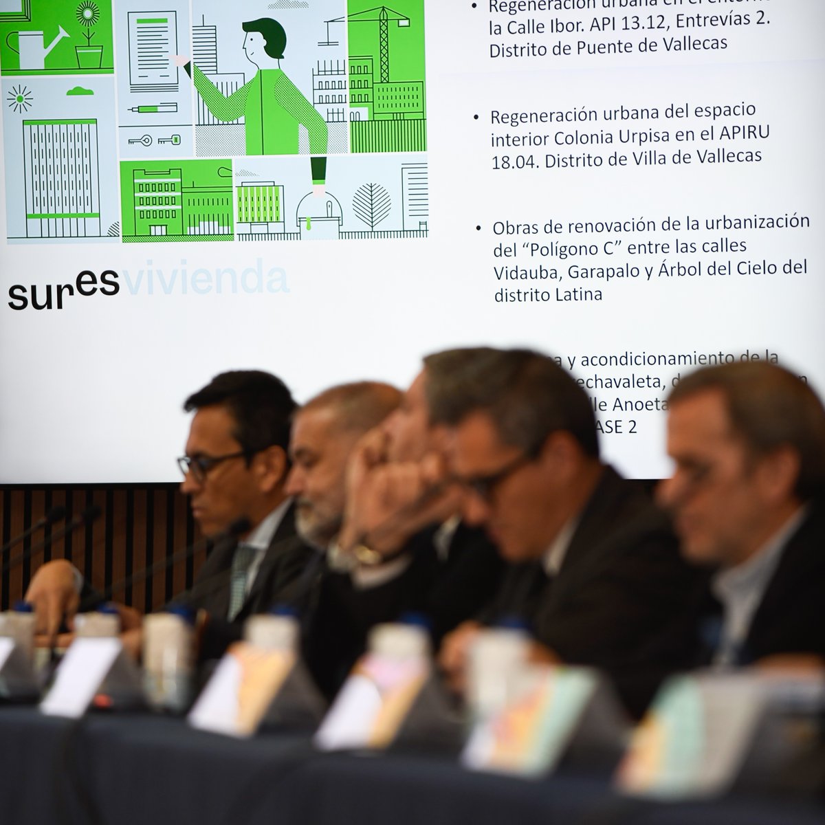 DecideMadrid's tweet photo. 📣💪 #PlanSURES redobla su apuesta por el sureste de #Madrid: 💶 25 millones para 18 nuevas actuaciones.
La Comisión Permanente de #SURES se salda con un impulso a proyectos para:
🌱 la regeneración ambiental
♻️ La recuperación económica y del espacio público
🏃🎶 La cultura y el deporte
🤲 La promoción social
🚇 La movilidad y el transporte
💜 La lucha contra la violencia de género
¿Quieres conocerlos? ¡Infórmate en https://t.co/0sLao4HAk0!