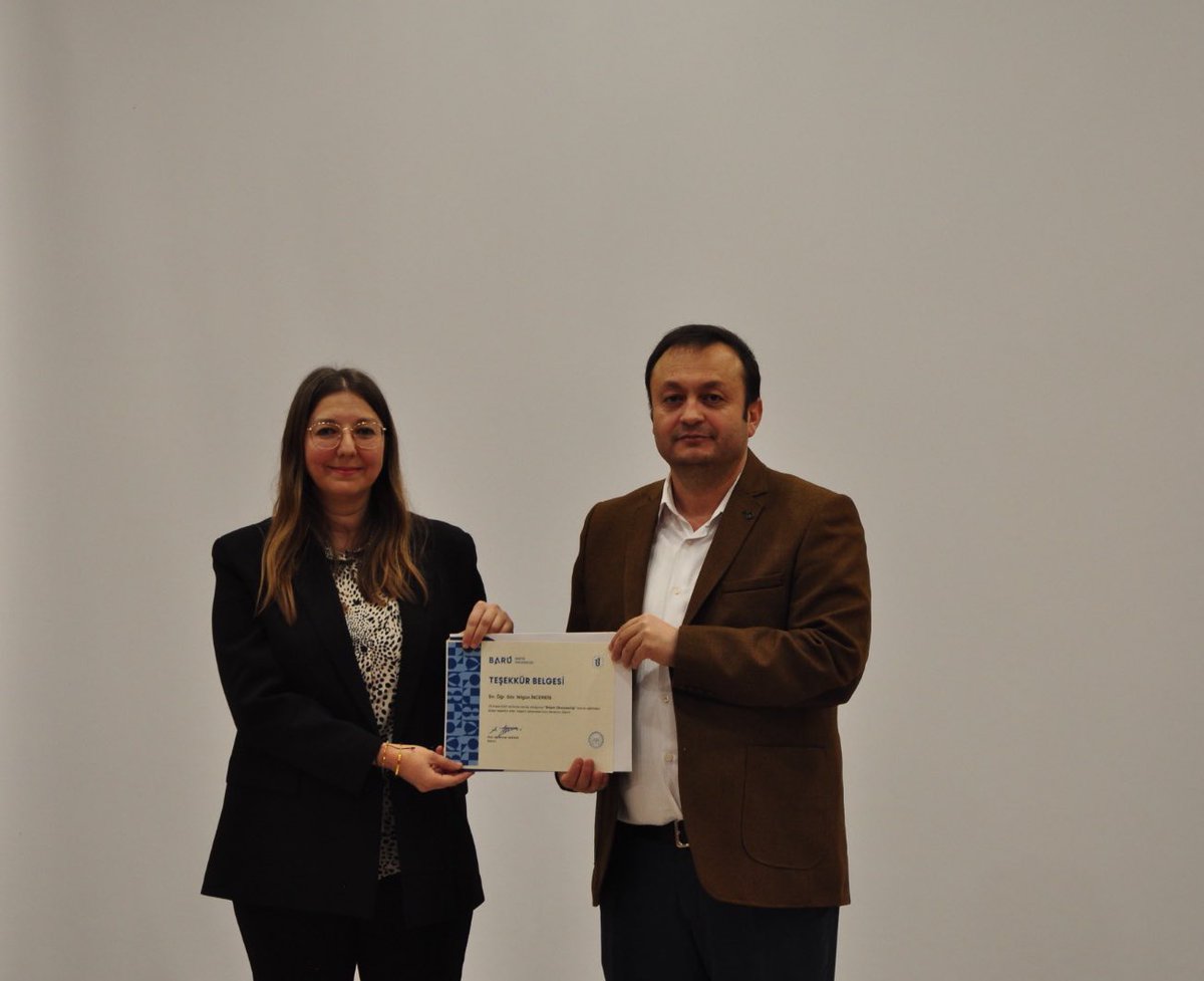 Dijital çağın gerekliliklerine uyum sağlamak amacıyla “Bilişim Okuryazarlığı” eğitimi düzenlendi.

Uzaktan Eğitim Uygulama ve Araştırma Merkezinde görev yapan Öğretim Görevlisi Nilgün İncereis tarafından verilen eğitimde; dijital araçların etkin ve güvenli kullanımı, veri