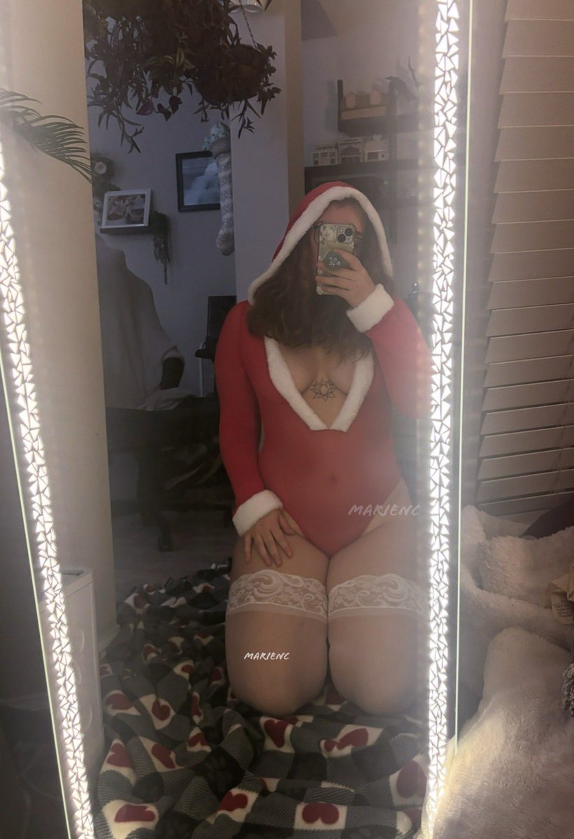 Marienc17's tweet photo. Jingle bells https://t.co/9acNs5agm6