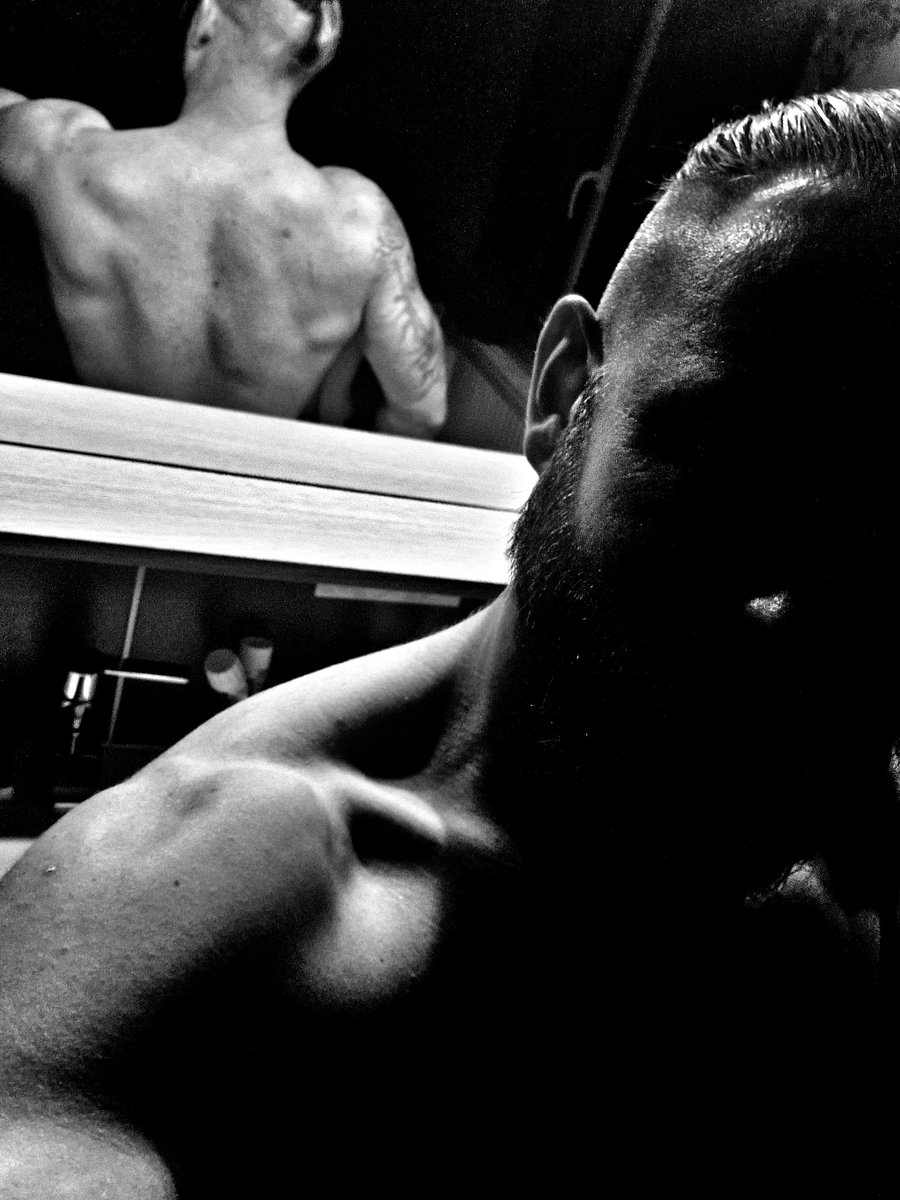 reflet666666666's tweet image. Un mardi miroire réalisé à l instant.
Un melange de noir et blanc. Un melange de lumière et d ombre. Un peu comme l être que je suis. Pour vous ici je serais toujours de blanc et de lumière. Le partage de bonnes ondes
Belle soirée à toi 😈