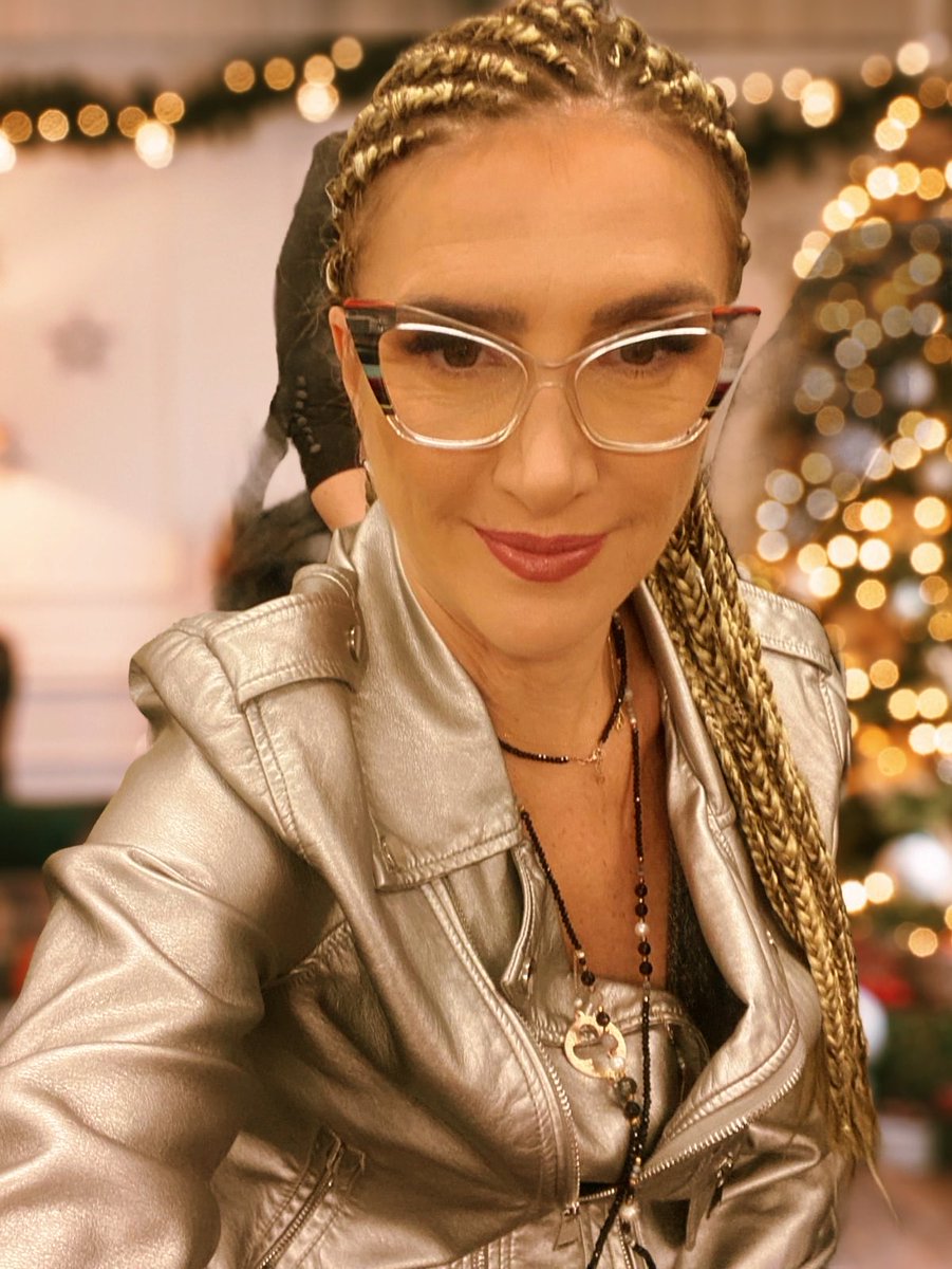 kikkablues's tweet photo. 😈🎤 In missione per conto del diavolo: il BLUES in prima serata su Rai 1 vota me! 😎
Finale The Voice Senior
📺 Ven 19 dicembre
📞 800 834 834 (codice in diretta)
🔥 #romanblueswoman 🔥
#TheVoiceSenior #TeamLoredana  #Blues #Rock #Rai1 https://t.co/bLtBzWmMZt