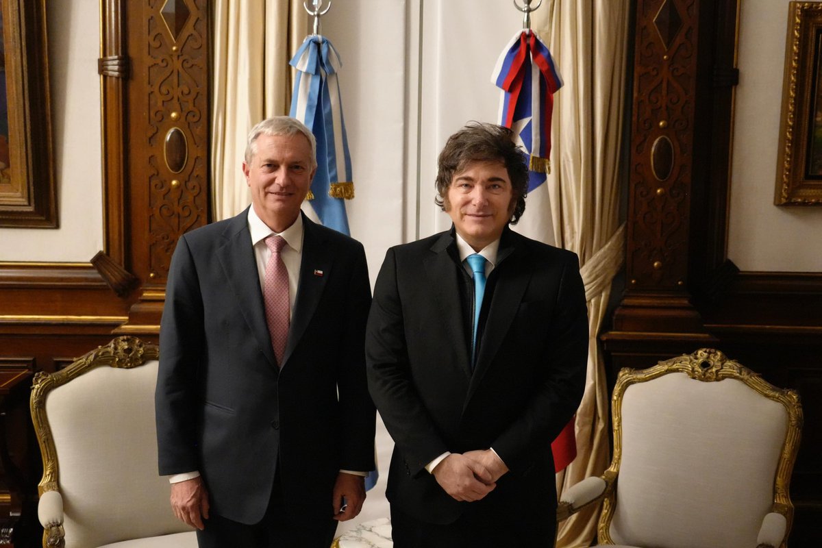 El Presidente Javier Milei junto al Presidente electo de la República de Chile, José Antonio Kast.