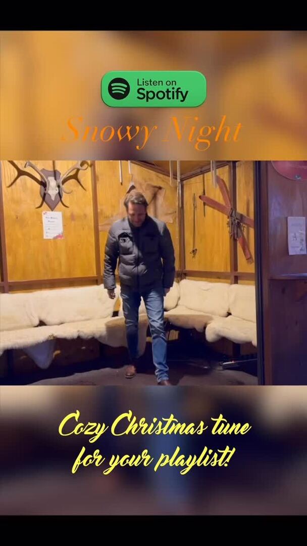 NickLexington's tweet photo. 🎄 8 days until Christmas 🌨️ Have you ever been to a Christmas market like in my song “Snowy Night”? 
#SnowyNight #NickLexington #ChristmasCountdown #ChristmasMarket #HolidaySeason #CozyVibes #IndieArtist #WinterWonderland #FestiveMood #XmasFeeling https://t.co/9JyT5MFdFy https://t.co/T51dAOV0To