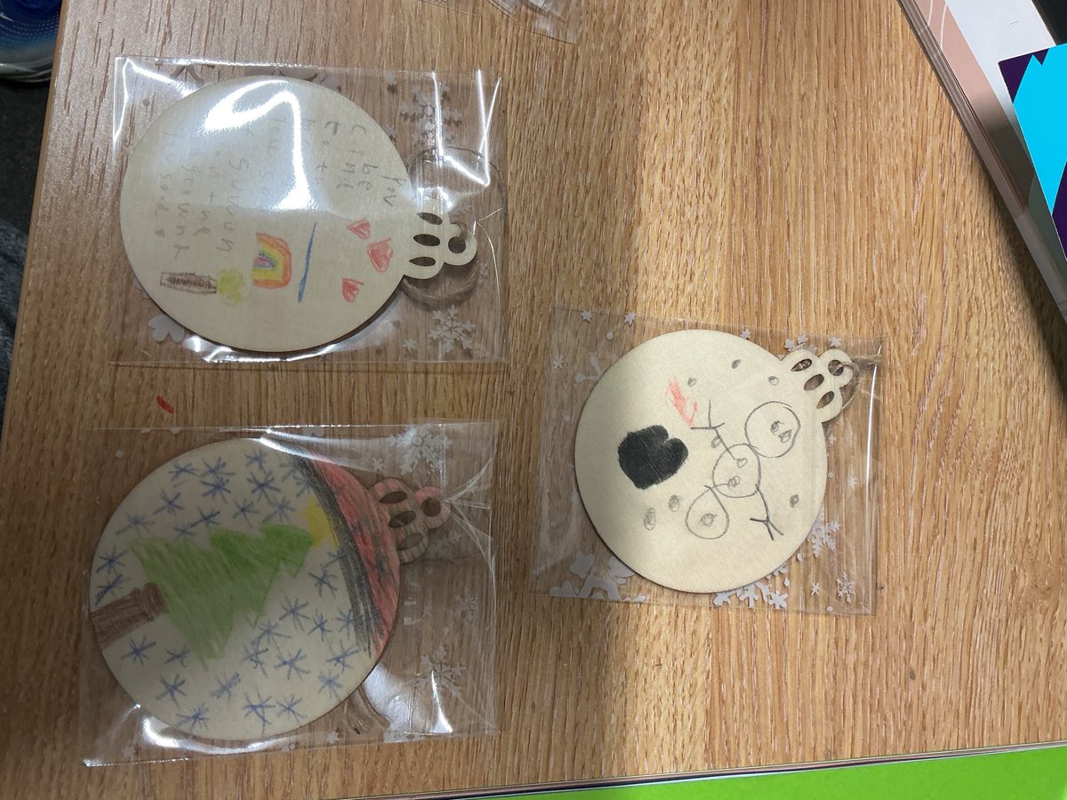 CeciliaScos's tweet photo. Enjoying our seasonal session workshop! @WFCTrust @PLCommunities #PrimaryStars #PLStarsPSHE https://t.co/1g1b65PlM5