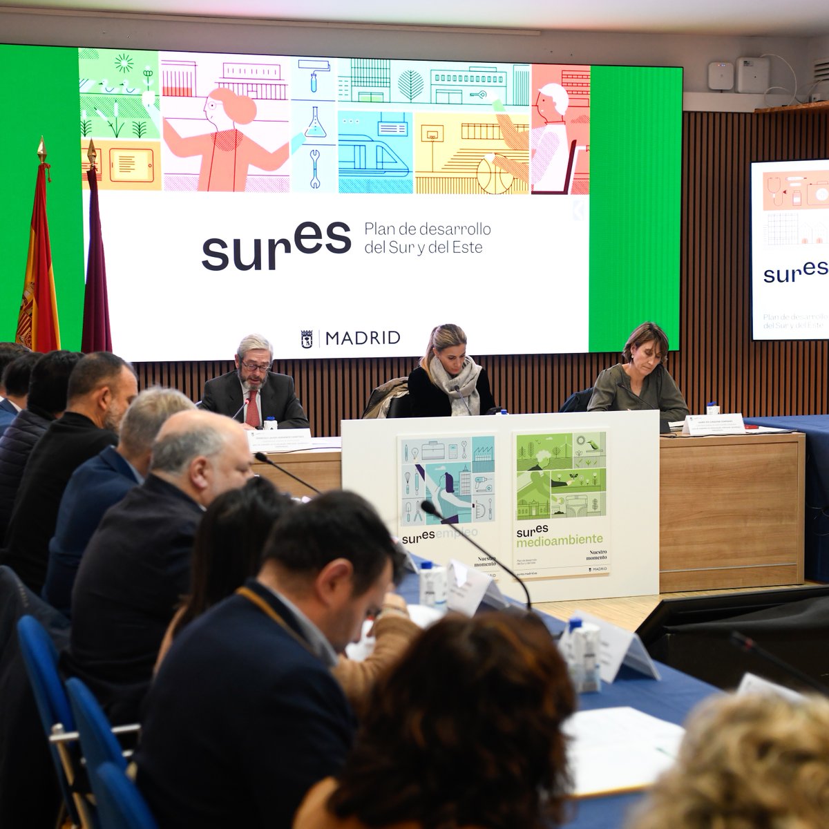 DecideMadrid's tweet photo. 📣💪 #PlanSURES redobla su apuesta por el sureste de #Madrid: 💶 25 millones para 18 nuevas actuaciones.
La Comisión Permanente de #SURES se salda con un impulso a proyectos para:
🌱 la regeneración ambiental
♻️ La recuperación económica y del espacio público
🏃🎶 La cultura y el deporte
🤲 La promoción social
🚇 La movilidad y el transporte
💜 La lucha contra la violencia de género
¿Quieres conocerlos? ¡Infórmate en https://t.co/0sLao4HAk0!