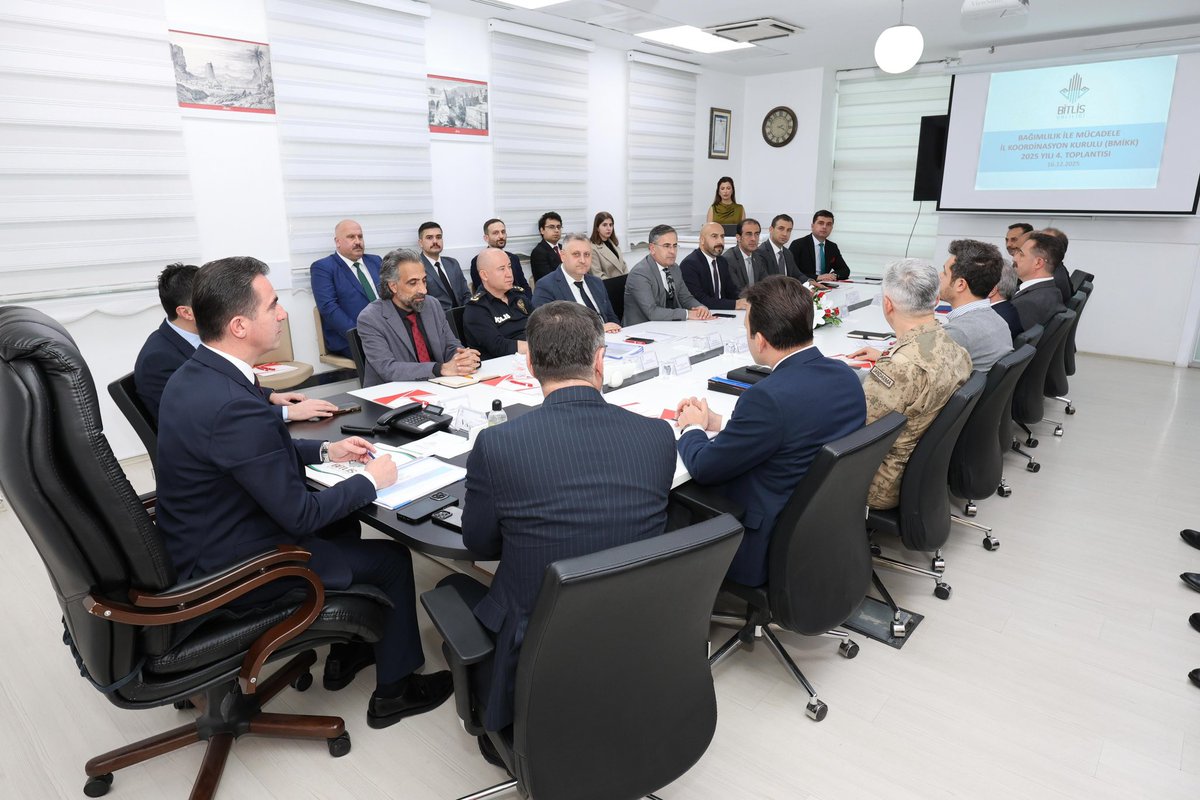 Bağımlılıkla Mücadele İl Koordinasyon Kurulu 2025 Yılı 4. Toplantısı, Valimiz Sayın <a href="/ahmetkarakaya37/">Ahmet Karakaya</a> başkanlığında gerçekleştirildi.

📌 Düzenlenen toplantıda; 2025 yılı içerisinde yürütülen çalışmalar sunumlar eşliğinde değerlendirilirken, 2026 yılında hayata geçirilmesi