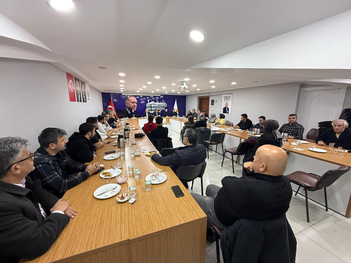İlçe Başkanımız <a href="/MustafaY_K/">Mustafa Yalçınkaya 🇹🇷</a> Başkanlığında
İl başkan yardımcımız <a href="/mehmetsahinbsk/">Mehmet Şahin</a> katılımlarıyla  haftalık olağan Yönetim Kurulu toplantımızı gerçekleştirdik.

🇹🇷Zeytinburnu’muz için durmadan yorulmadan 
çalışmaya devam ediyoruz
<a href="/abdullahozdemir/">Abdullah Özdemir</a>
<a href="/haticetasht/">Hatice Taş</a> 
<a href="/yusufsahinv/">Yusuf Şahin</a>