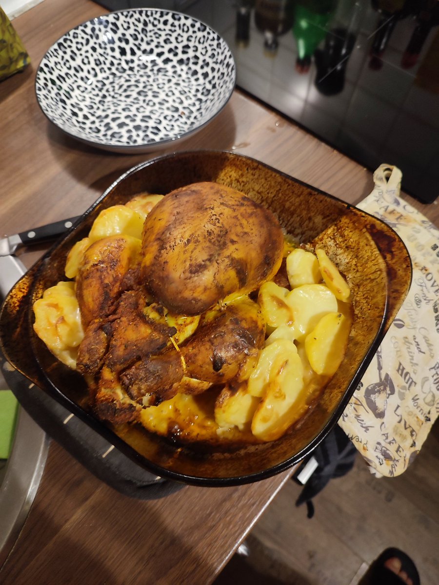 Abendessen is fertig. Mahlzeit Männers