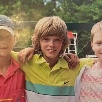 TennisNewsPaper's tweet photo. Guess who? #tennis https://t.co/OEIqRxeOvP