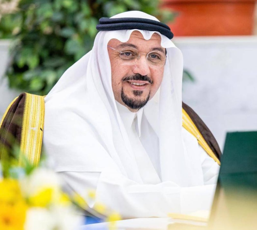 تلقى اخي / خالد اتصالا من صاحب السمو الملكي امير منطقة القصيم  د/ فيصل بن مشعل بن سعود بن عبدالعزيز الذي قدم تعازيه الحارة لوفاة زوجة اخي وكريمتيه اثر حادث مروري ، وهذا لا يستغرب من سموه الكريم الذي عودنا على قربه ومساسه من امور مواطنيه وابنائه ، حفظه الله وحفظ الجميع من كل مكروه