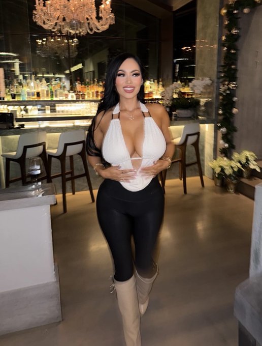Jenn Marie - 1 pic. 𝒮𝒶ℊ𝒾𝓉𝓉𝒶𝓇𝒾𝓊𝓈 𝒮ℯ𝒶𝓈ℴ𝓃 🤍✨ https://t.co/JY6ksUIuCS