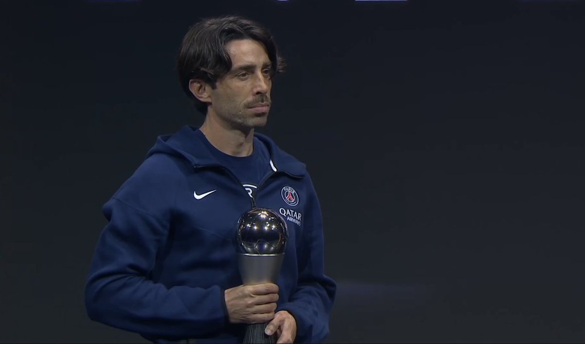 🚨 𝗢𝗙𝗙𝗜𝗖𝗜𝗔𝗟: Luis Enrique wins the 'FIFA Best Men's Coach' award! ✨

This is Luis Enrique's assistant, famous from the 'PHONE CALLS ARE BEING MADE' moment.