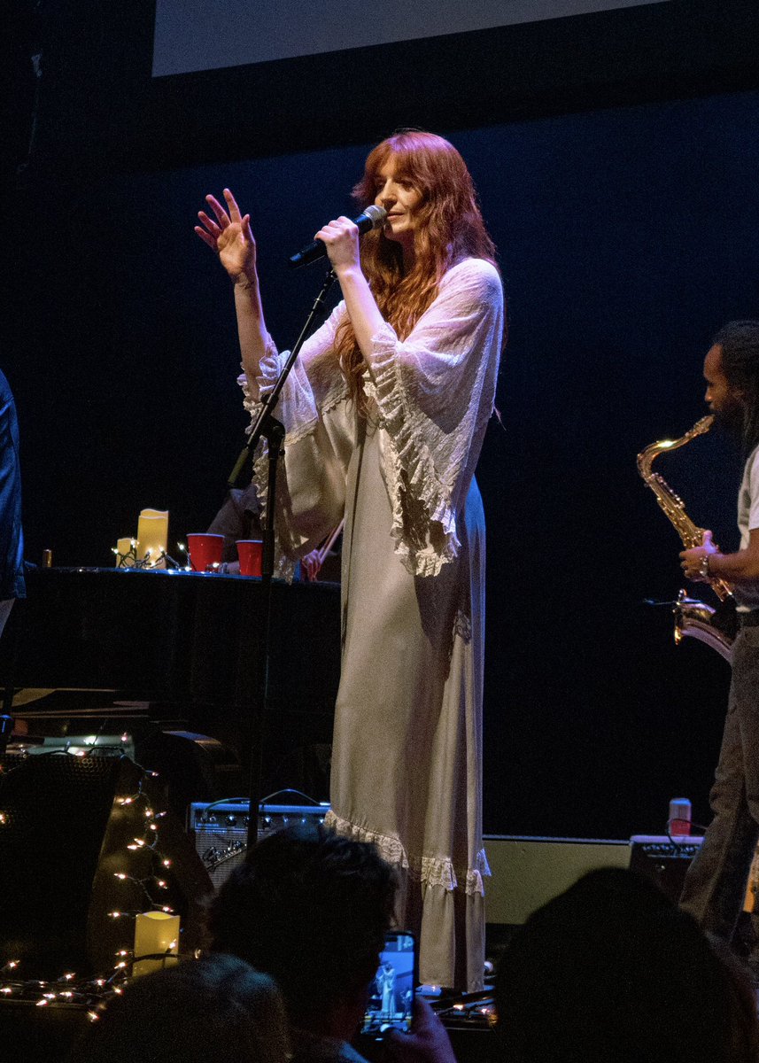 Hayley Williams &amp; Florence Welch last night at the 11th TAC talent show 🌟🌟🌟