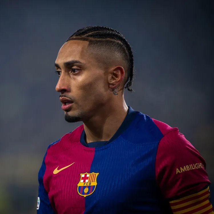 TouchlineX's tweet image. 🚨 𝗡𝗘𝗪: Cole Palmer has received a spot in the FIFPRO World XI ahead of Raphinha.