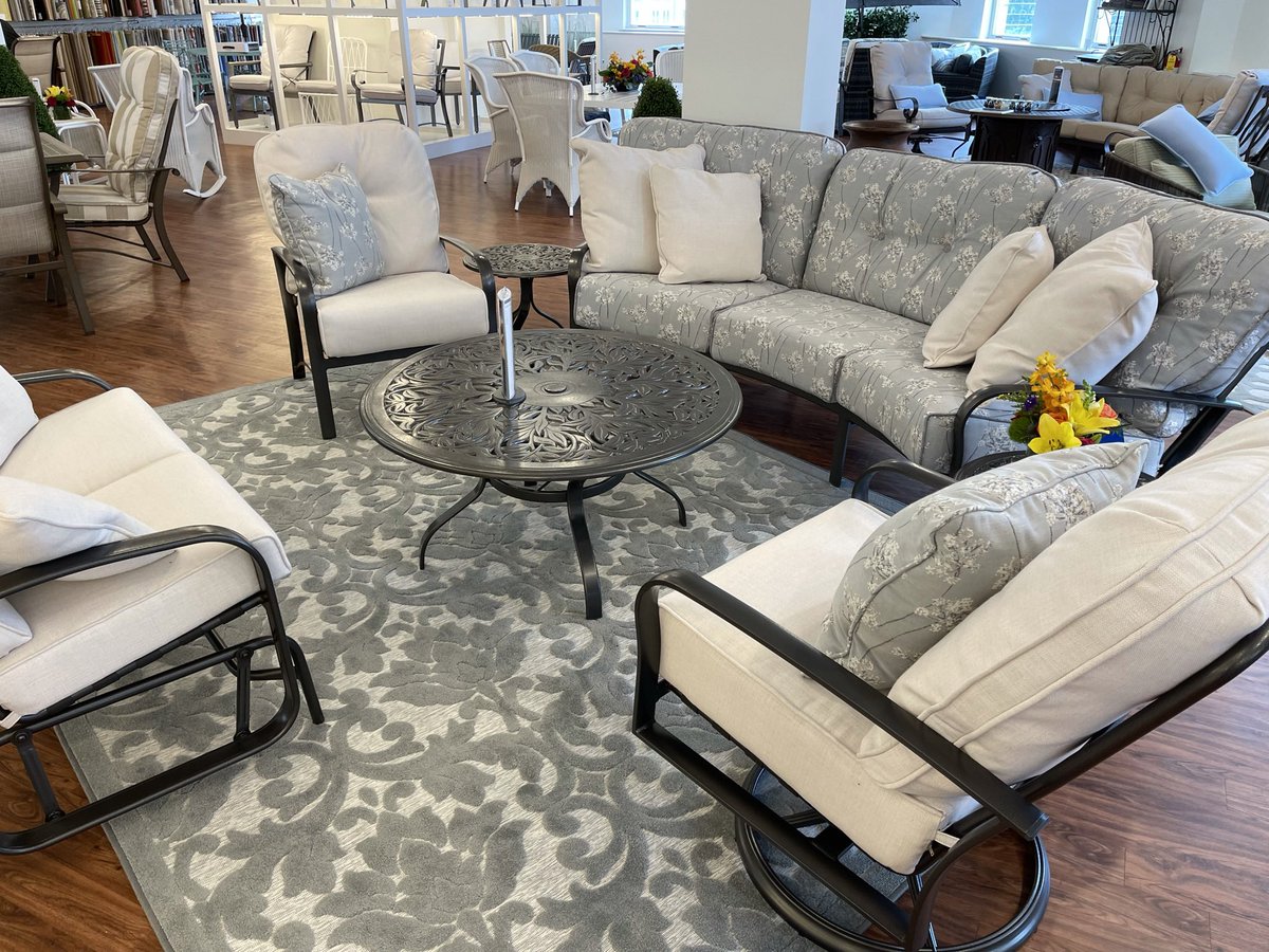 classic_patio's tweet photo. Custom replacement sunbrella fabric cushion . We make them in our Bay Area local shop Hayward California. https://t.co/pRLCSVFLWW