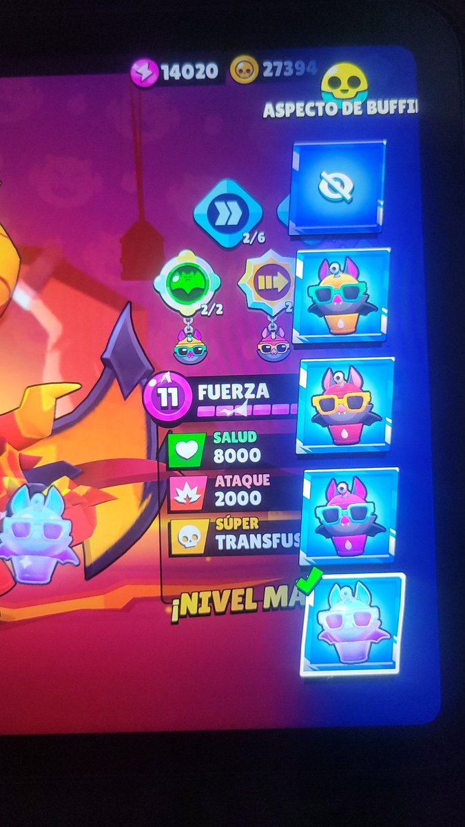 TomHillings's tweet photo. @CandyNoticias Pero cuando escoges la skin de blines, no deja escoger que buffie estamls equipando no? Me perdi en eso https://t.co/1HStIg5gK6