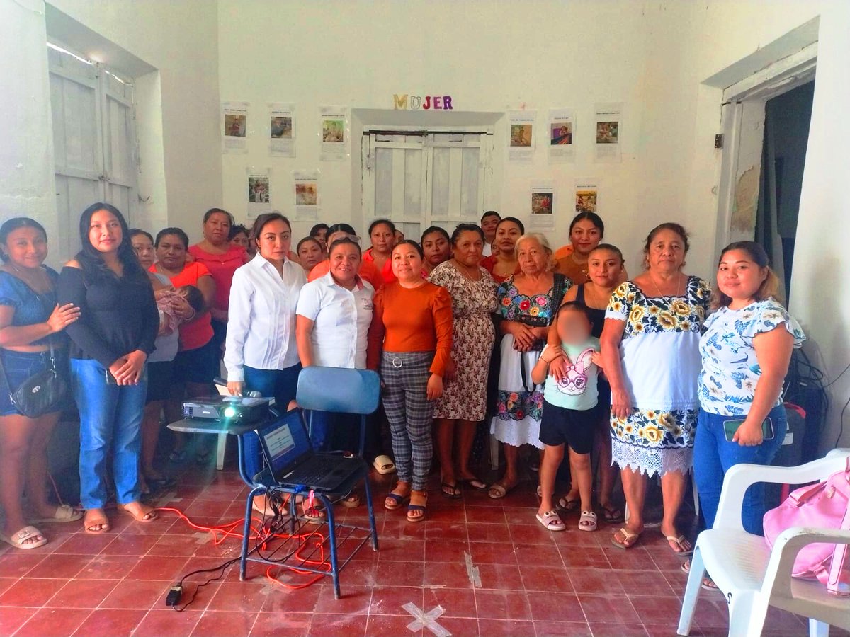 codhey's tweet image. Desde la CODHEY promovemos paz y vida libre de violencias. En el Centro Libre de Tixcacalcupul, delegación Valladolid impartió “Derecho a una vida libre de violencia”. 

Compartimos el mensaje con 33 mujeres de la comunidad.

#25N #DerechosHumanos