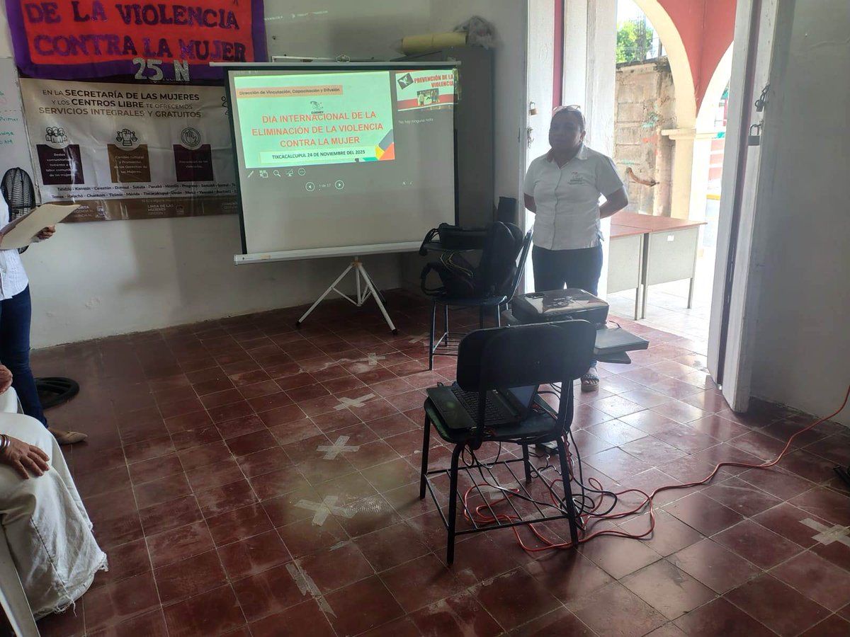 codhey's tweet image. Desde la CODHEY promovemos paz y vida libre de violencias. En el Centro Libre de Tixcacalcupul, delegación Valladolid impartió “Derecho a una vida libre de violencia”. 

Compartimos el mensaje con 33 mujeres de la comunidad.

#25N #DerechosHumanos