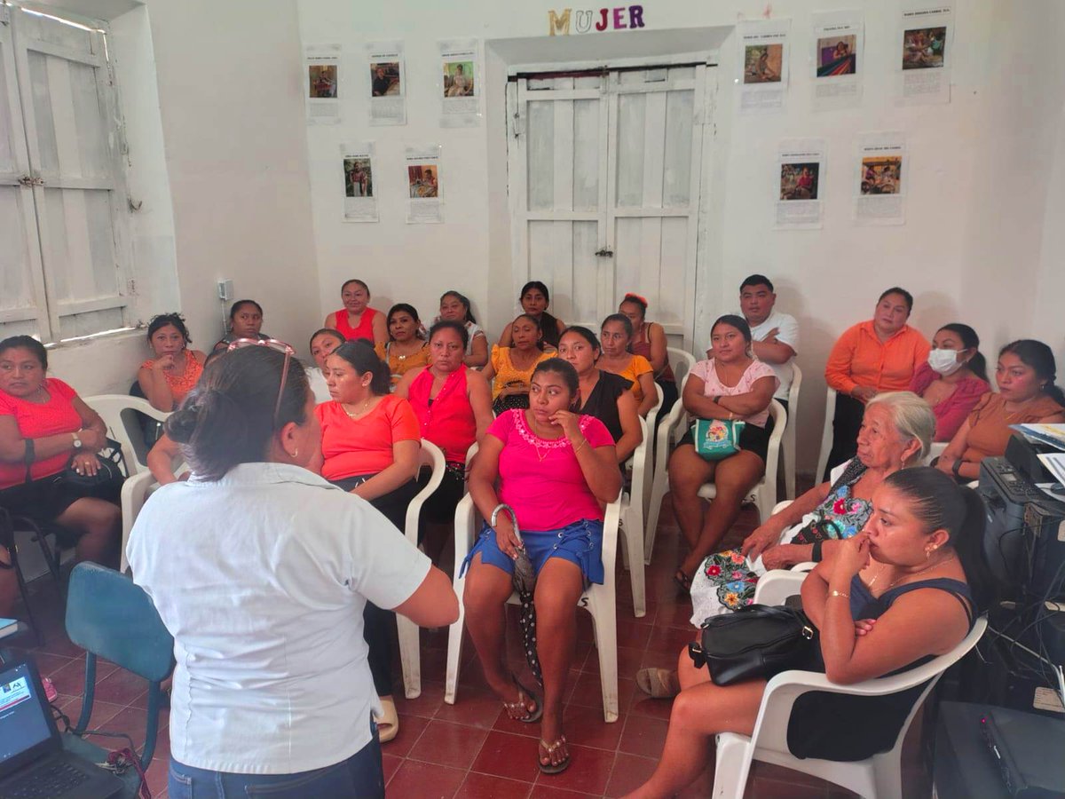 codhey's tweet image. Desde la CODHEY promovemos paz y vida libre de violencias. En el Centro Libre de Tixcacalcupul, delegación Valladolid impartió “Derecho a una vida libre de violencia”. 

Compartimos el mensaje con 33 mujeres de la comunidad.

#25N #DerechosHumanos